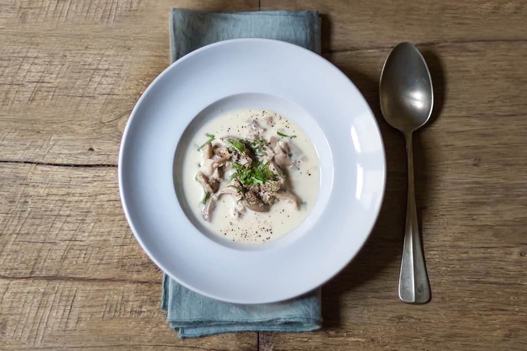 zuppa con panna e prugnoli