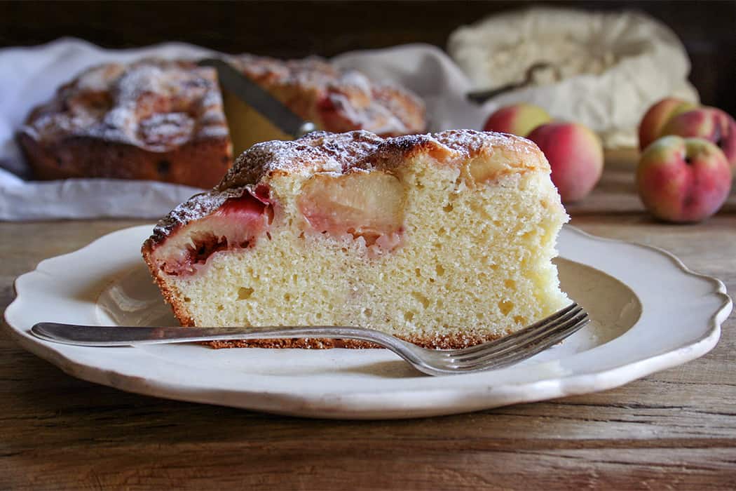 Torta con le pesche