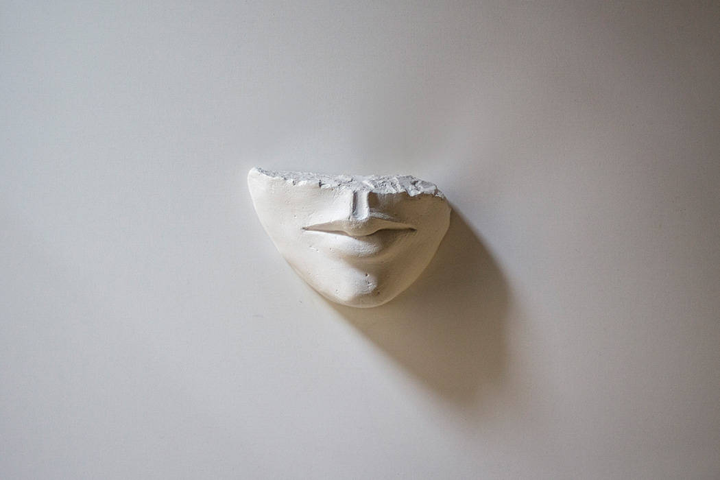 scultura bocca in gesso