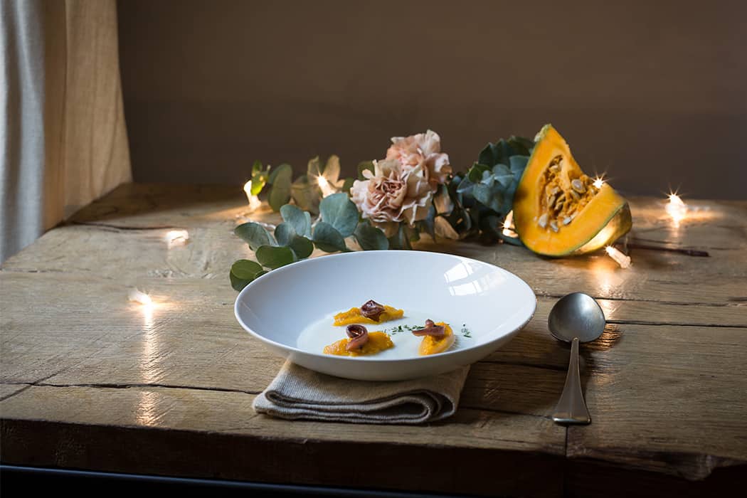 crema di cipolle con zucca e filetti di alici