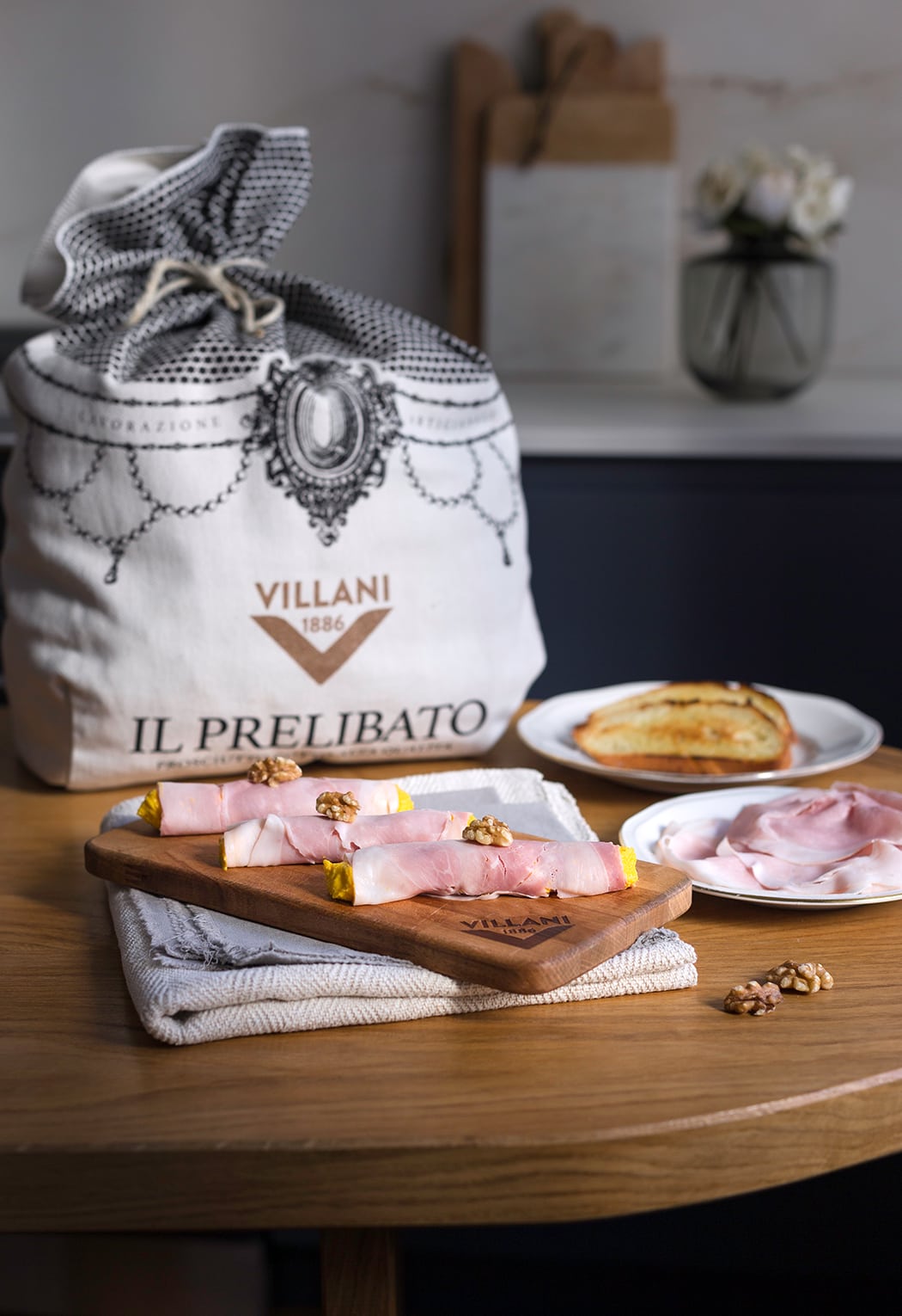 Cannoncino di prosciutto cotto con crema di zucca, ricotta e sbriciolata di noci