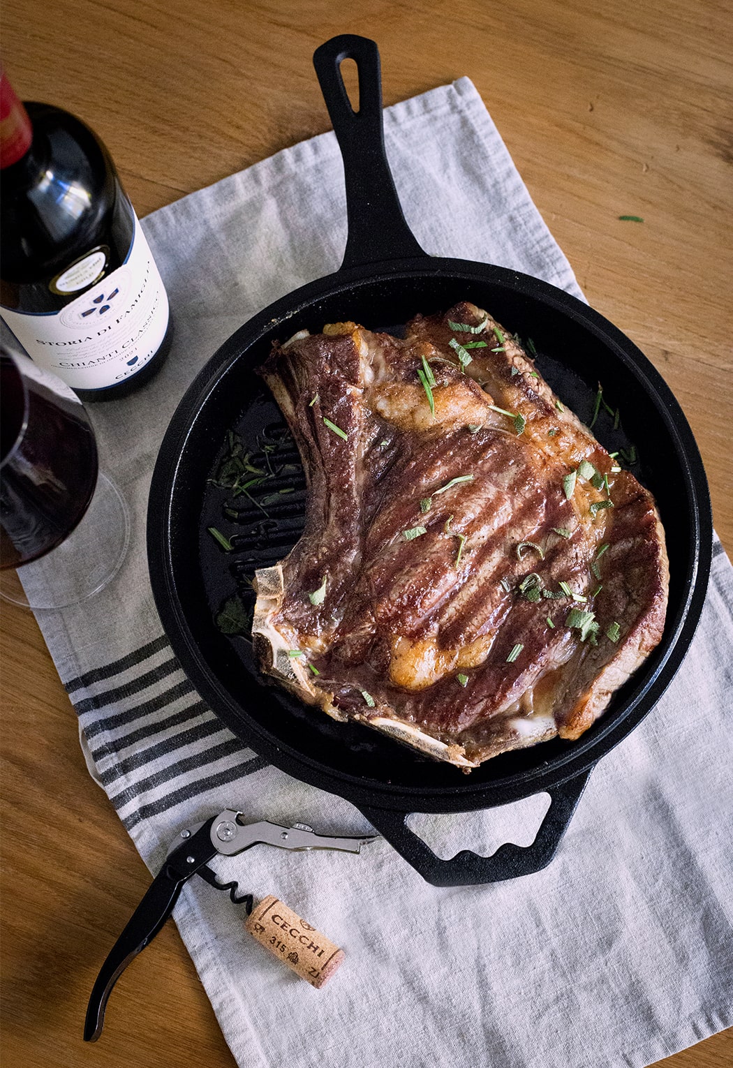 Costata di manzo grigliata con patate al cartoccio 